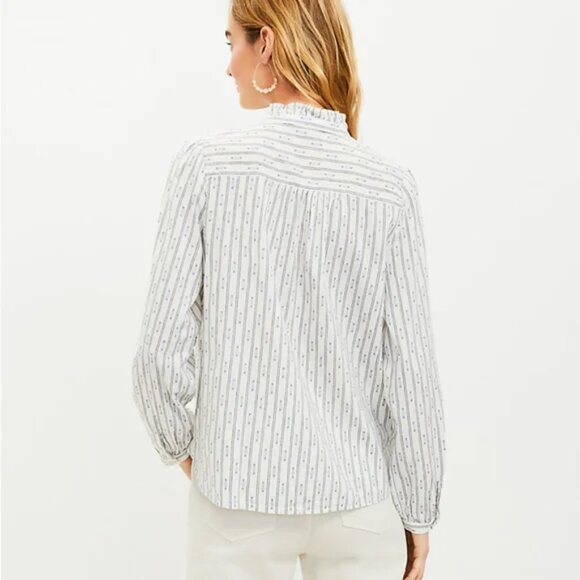 NWT Button Down Clip Ruffle Shirt in Winter White- Size Small - Picture 3 of 4